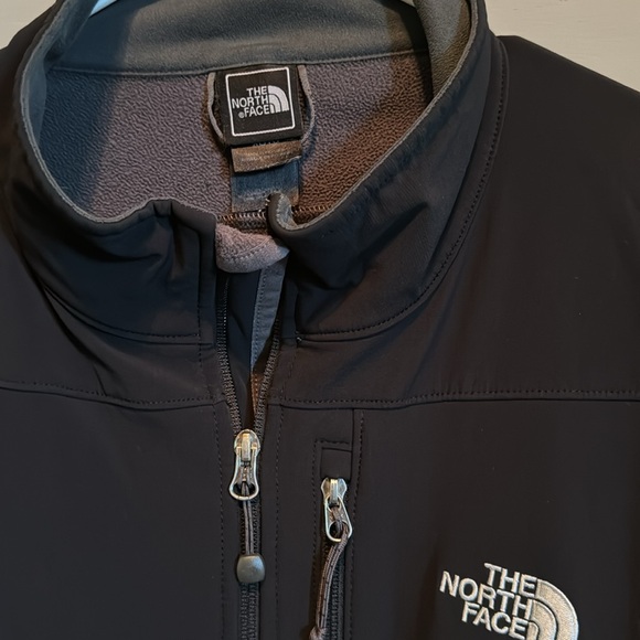 North Face Men’s Black Apex Jacket - Picture 2 of 2